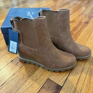 Universal Thread Linda Wedge Boot